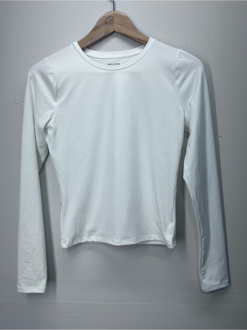 Hollister White Long-Sleeve Crewneck Top M